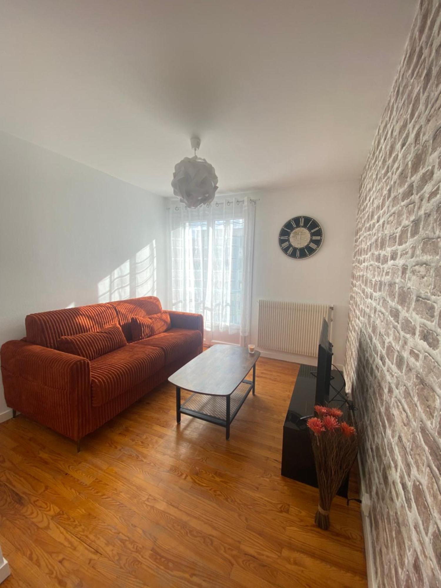Apartment Spacieux Et Chaleureux - 4pers - Refait A Neuf - Parking Privatif - Proches Axes, Commerces Et Services - Check In 24-24 Lempdes